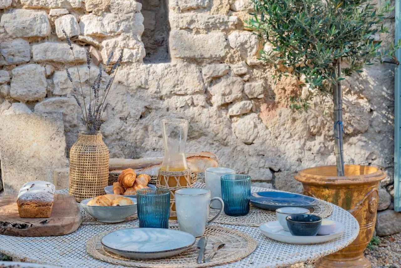 Prieure Notre-Dame De Conil - 12E Siecle Bed and Breakfast Rognes 0*,  Γαλλία