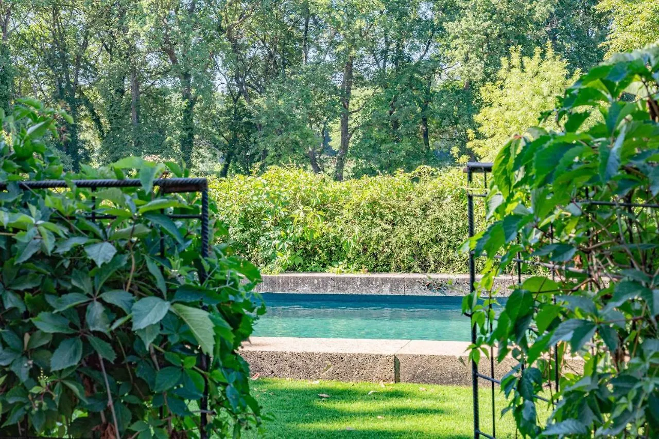 Prieure Notre-Dame De Conil - 12E Siecle Bed and Breakfast Rognes