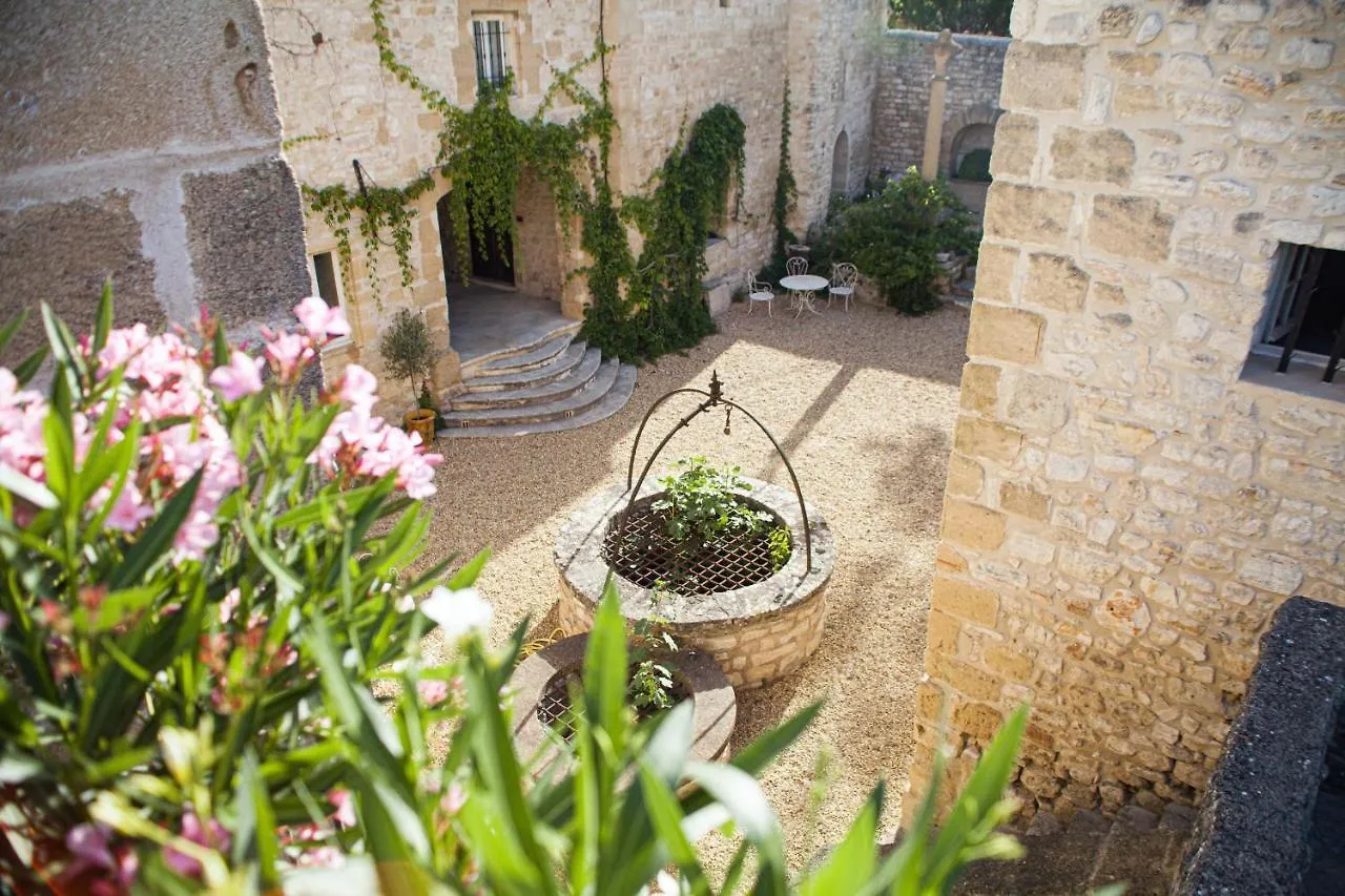 Couette-café Bed and Breakfast Prieuré Notre-Dame de Conil - 12e siècle à Rognes