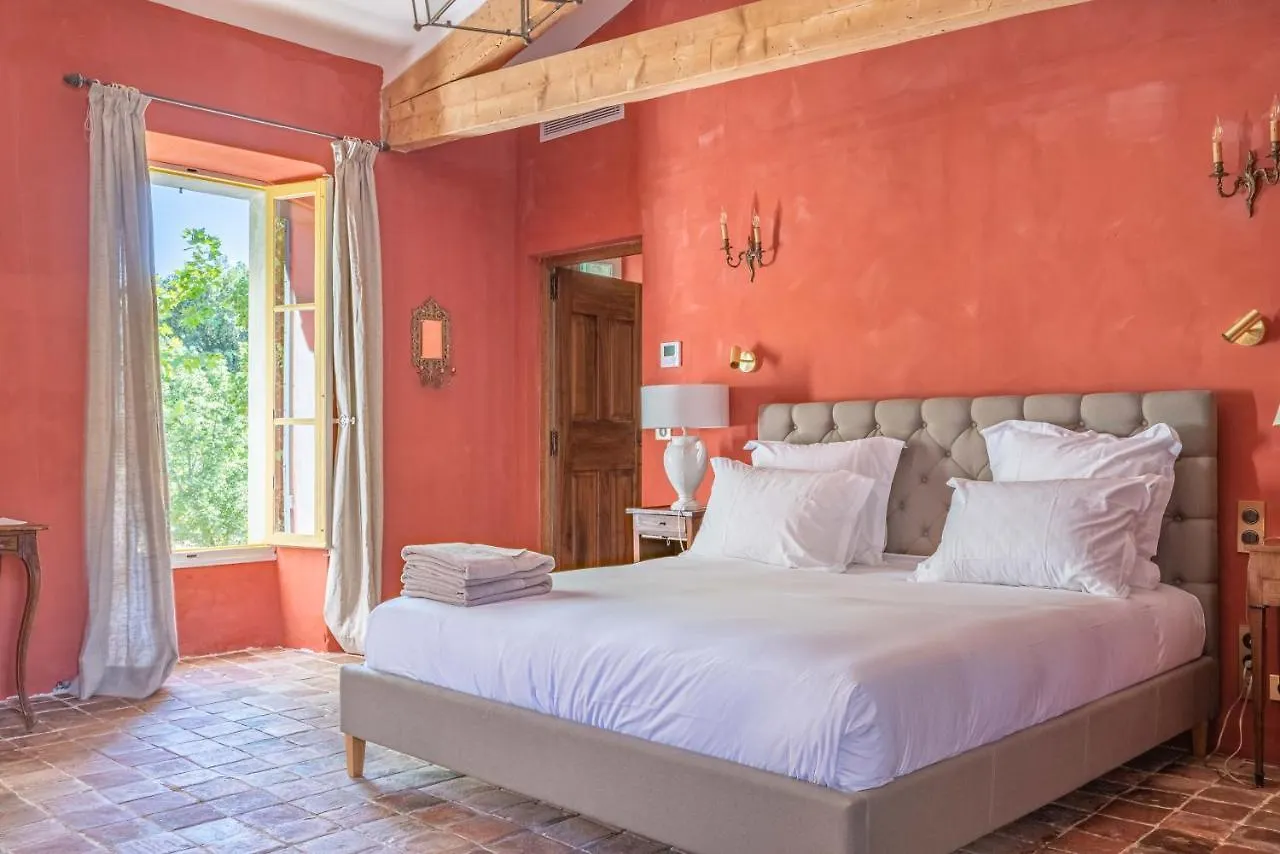 Couette-café Bed and Breakfast Prieuré Notre-Dame de Conil - 12e siècle à Rognes