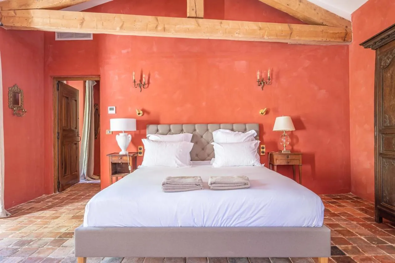 Couette-café Bed and Breakfast Prieuré Notre-Dame de Conil - 12e siècle à Rognes