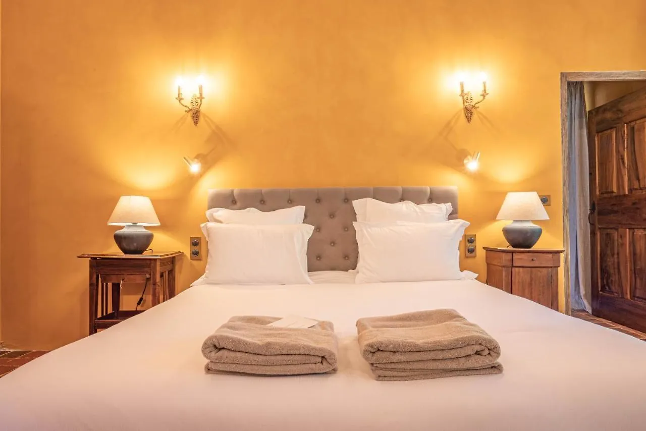 Bed and Breakfast Prieuré Notre-Dame de Conil - 12e siècle à Rognes 0*,  France